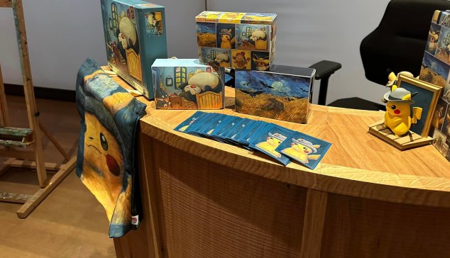 Pokemon Center x Van Gogh Museum: Pikachu & Eevee Inspired by Vincent's  Self-Portraits Playmat - US